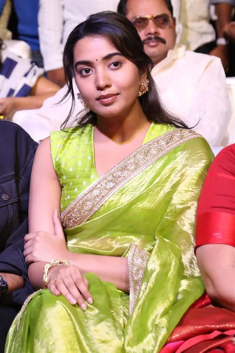 SHIVATHMIKA RAJASHEKAR IN GREEN SAREE SLEEVELESS BLOUSE